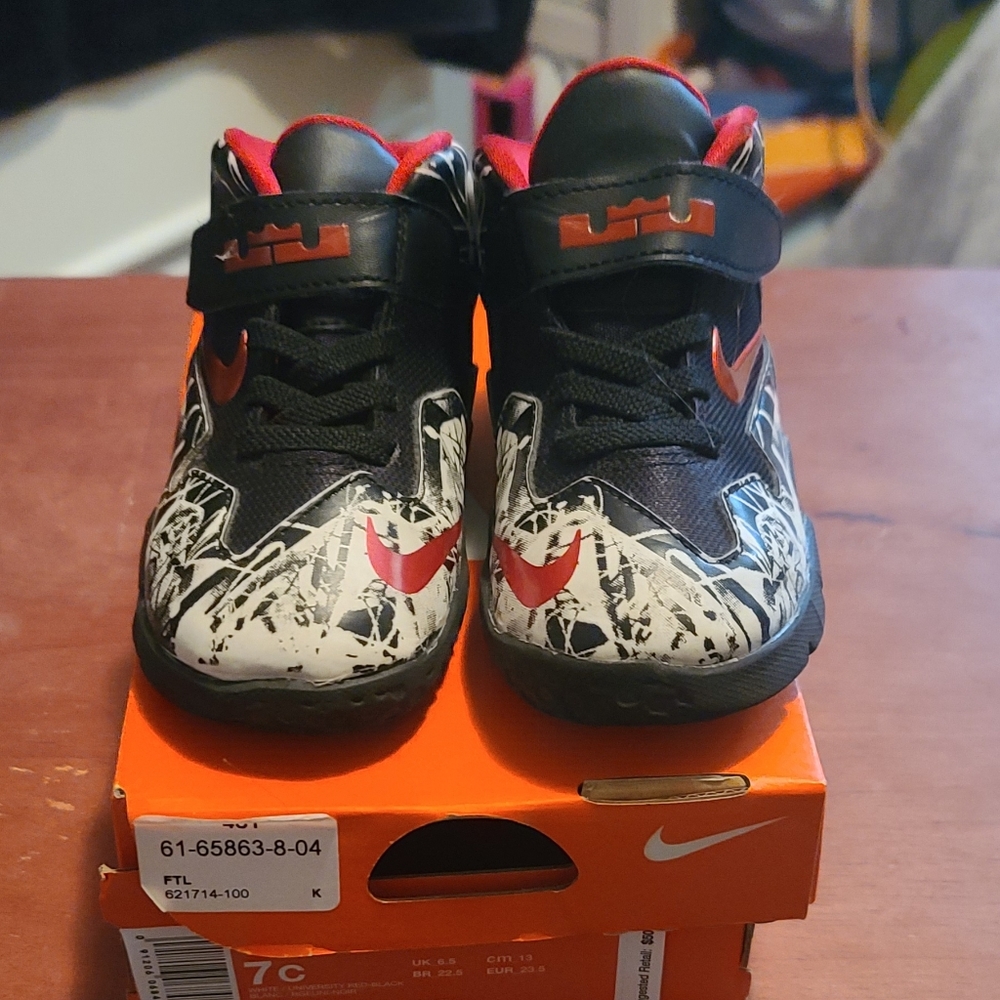 Lebron XI Graffiti sz 7C toddler